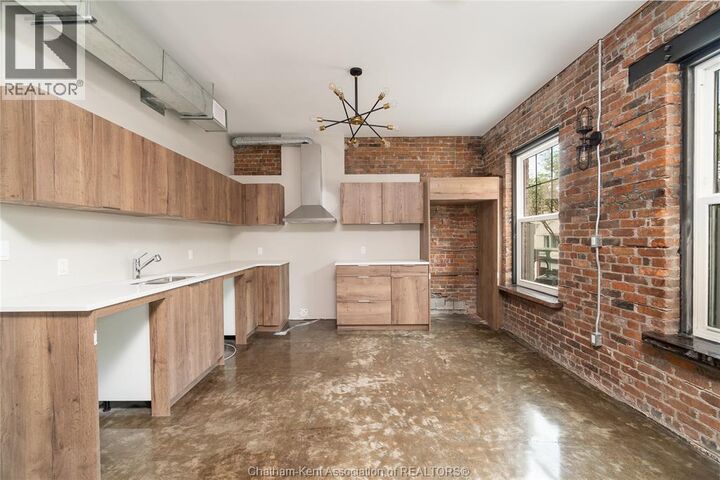 Property Photo:  140 King Street West 201  ON N7M 1E3 
