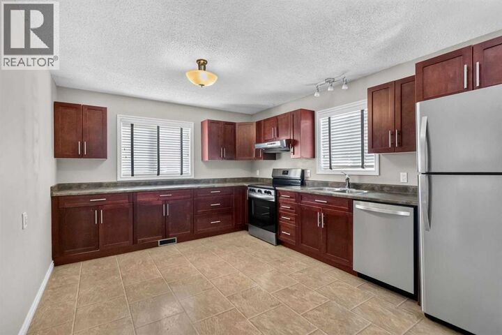 Property Photo:  177 Leigh Crescent  AB T9K 1K2 
