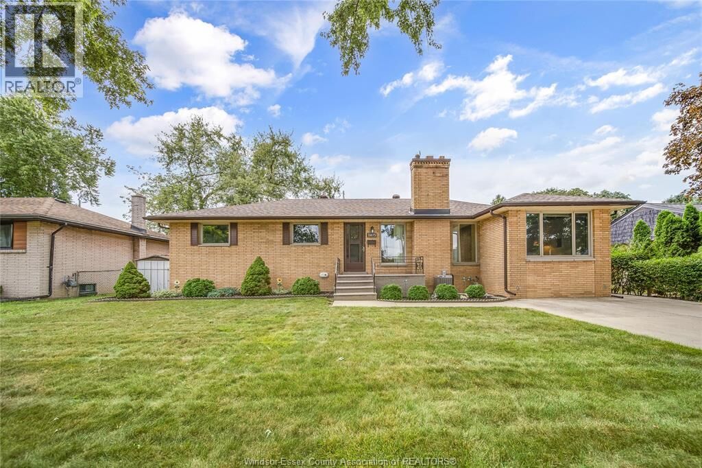 Property Photo:  2675 Mark Avenue  ON N9E 2W4 