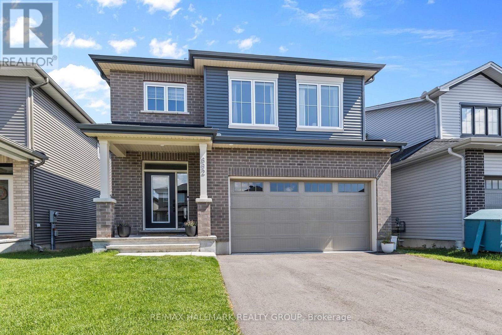 Property Photo: 892 Sendero Way ON K2S 2W8