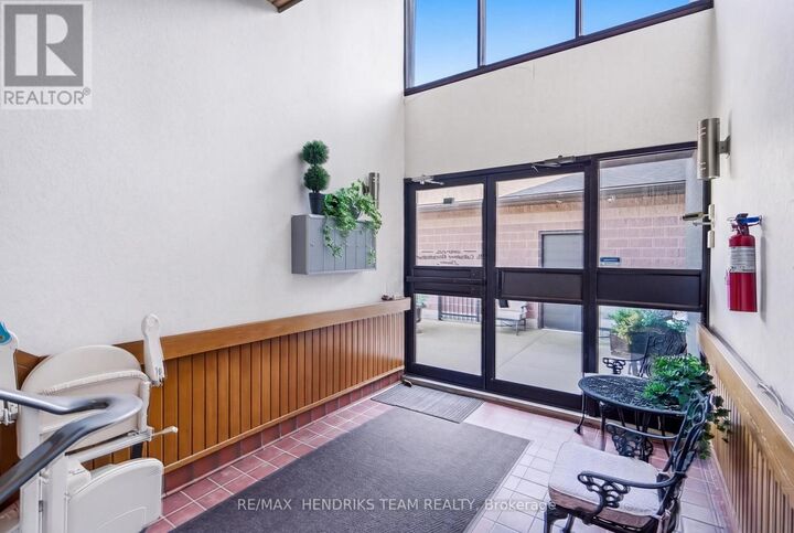 Property Photo:  320 Vine Street  ON L2M 4T3 