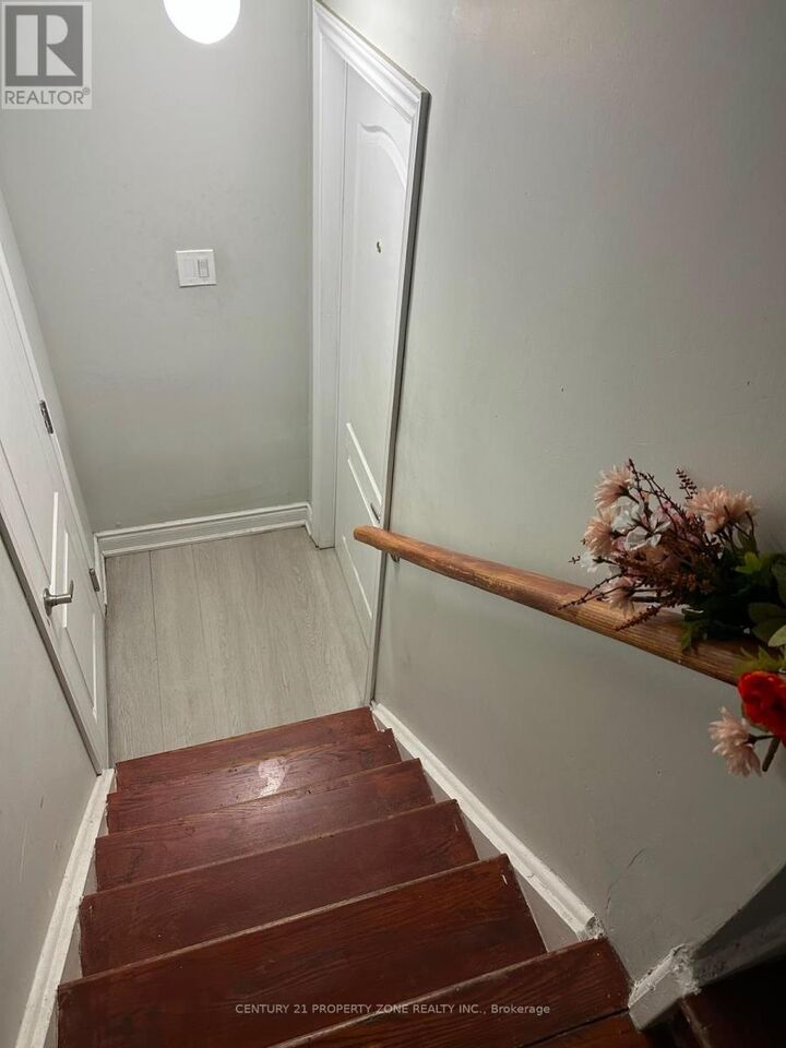 Photo de la propriété: 79 Pertosa Drive ON L6X 4W7