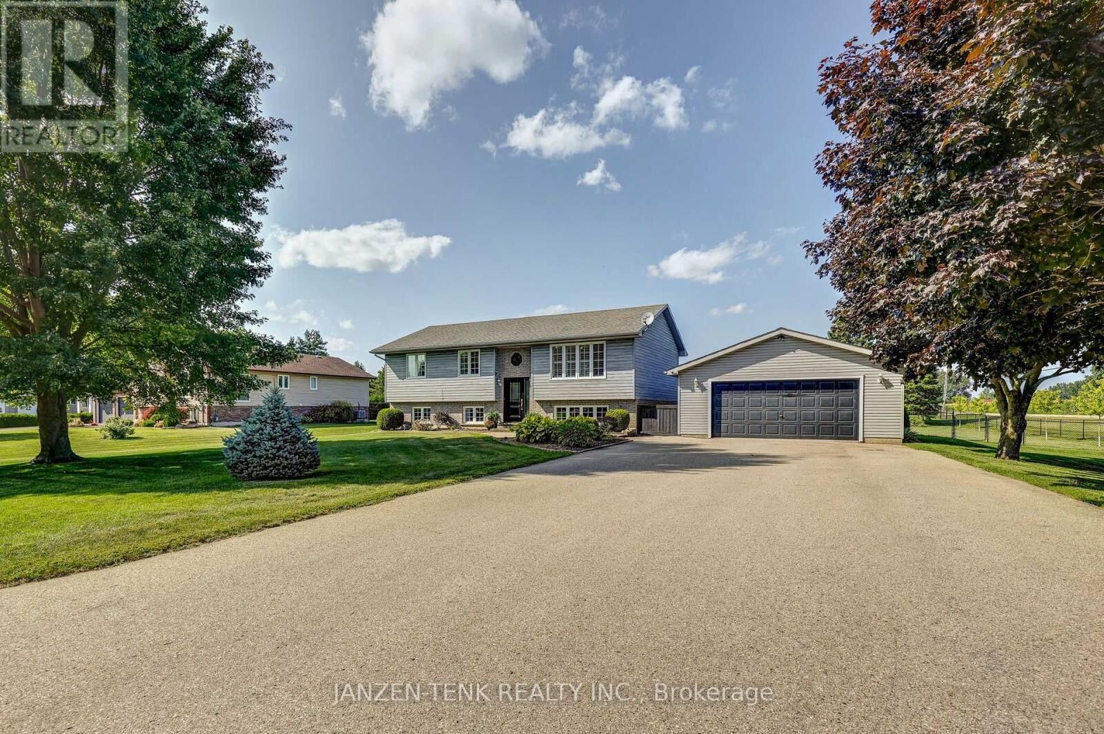 Property Photo: 49988 Catherina Street ON N5H 2R1