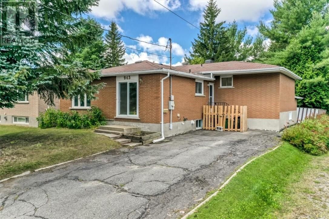 Property Photo:  943 Martin Avenue  ON P3A 2Z2 