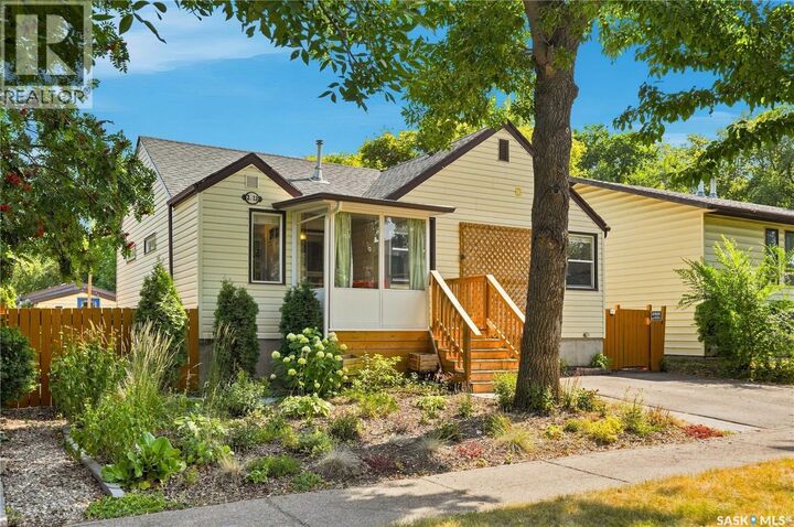 Property Photo: 2213 Coy Avenue SK S7M 0J4
