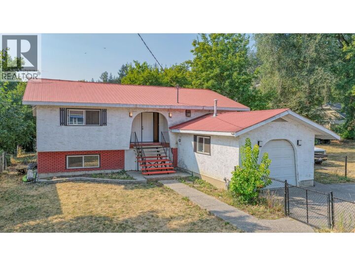 Property Photo: 718 Russell Avenue BC V0E 1V0