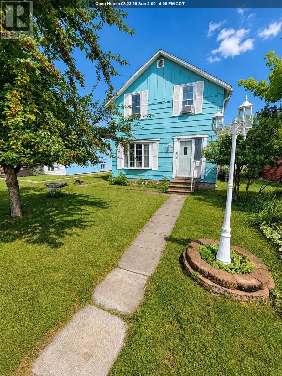 Property Photo:  1032 Third St E  ON P9A 1S4 