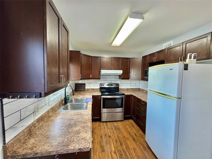 Property Photo: 146 Second Avenue MB R0J 1H0