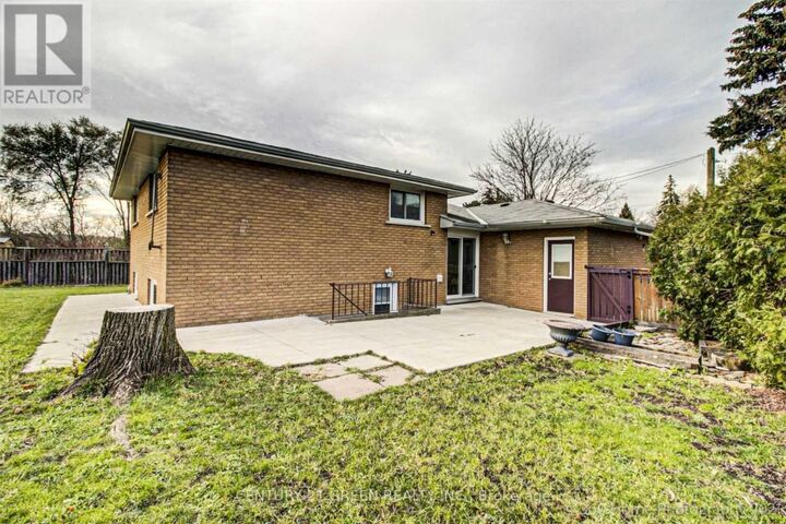 Property Photo:  33 Garvey Crescent Main  ON L8K 3W9 