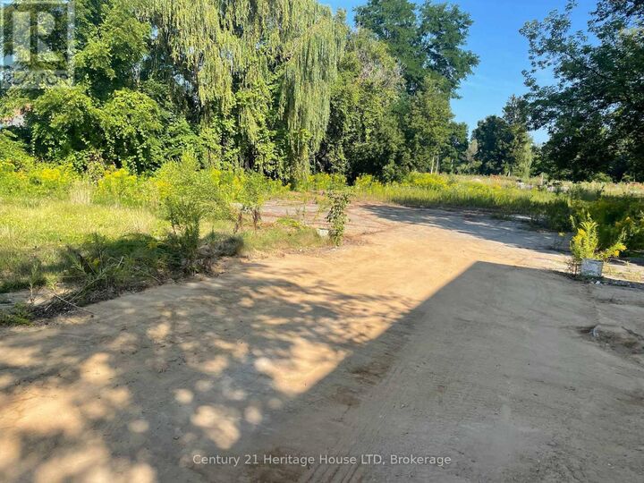 Photo de la propriété:  335 Queensway W South  ON N3Y 2M9 