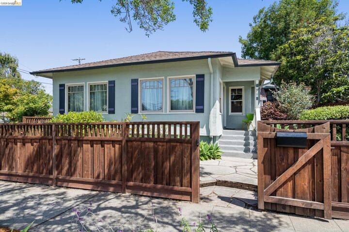 Property Photo: 1701 Derby Street CA 94703