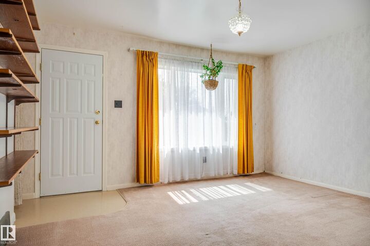 Property Photo:  5710 51 Avenue  AB T9M 1S4 