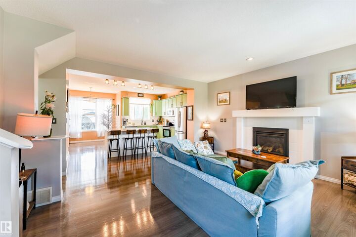 Property Photo:  725 Secord Boulevard NW  AB T5T 7A8 