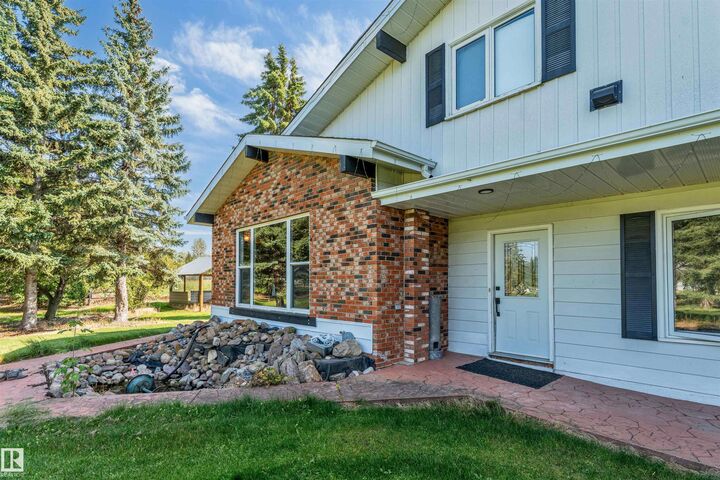 Property Photo: 23109 Twp Road 514 337 AB T8B 1K9