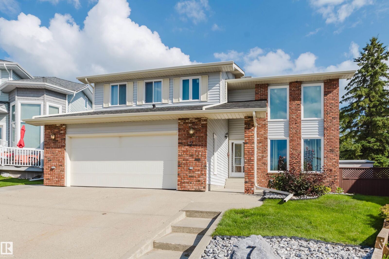 Property Photo:  7 Hilltop Crescent  AB T8A 5E3 