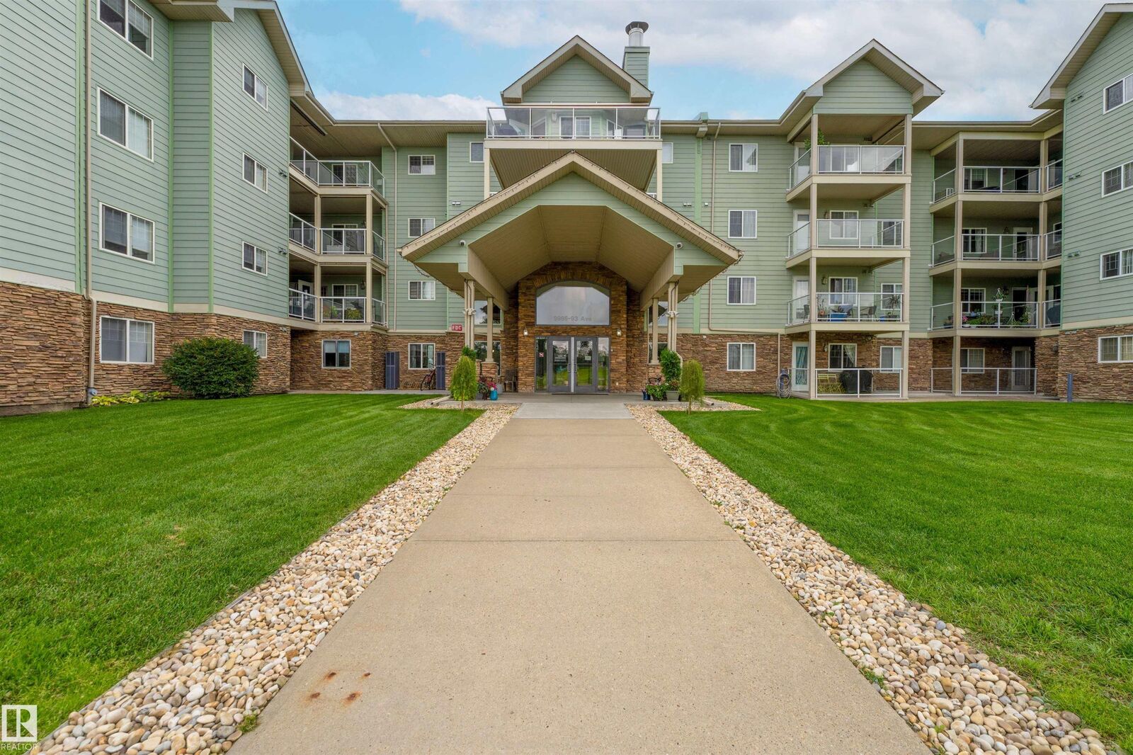 Property Photo:  9995 93 Avenue 211  AB T8L 1N5 
