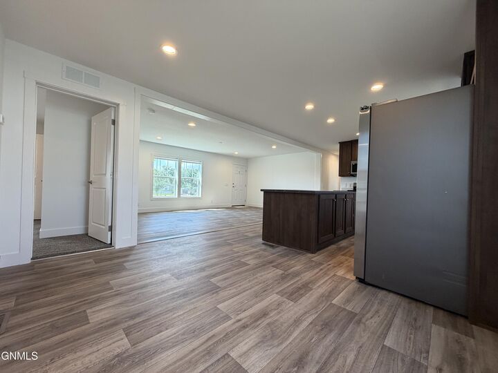 Property Photo:  281 Sandpiper Avenue  ND 58504 