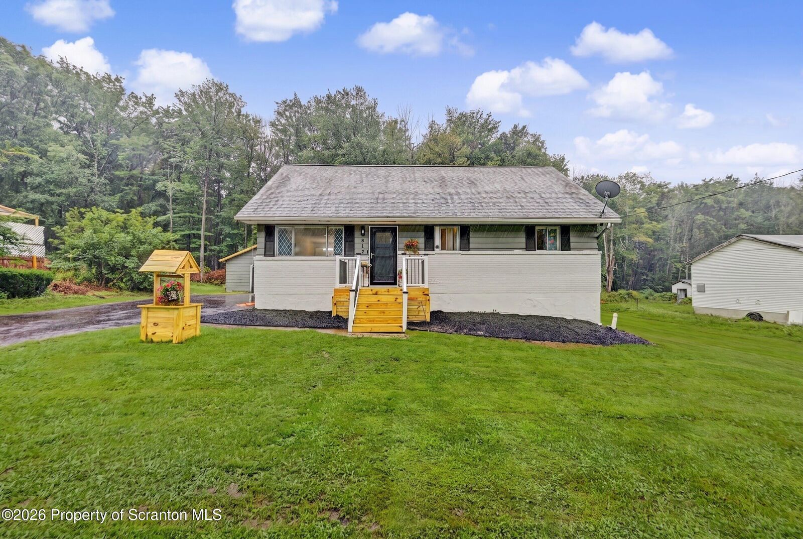 Property Photo:  817 Drinker Turnpike  PA 18424 