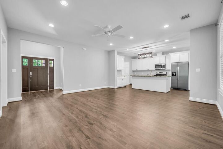 Property Photo:  1 Hanover Lane  TX 77304 