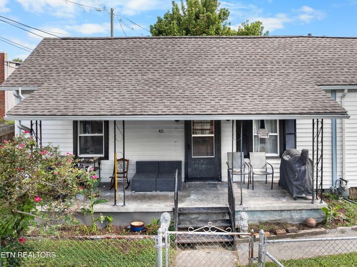 Property Photo: 417 E 3rd St TN 37769