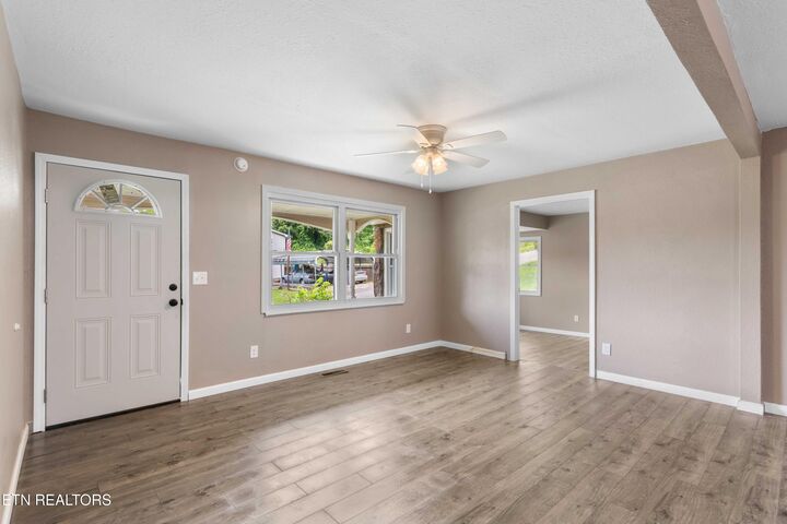 Property Photo: 232 E Robbins St TN 37762