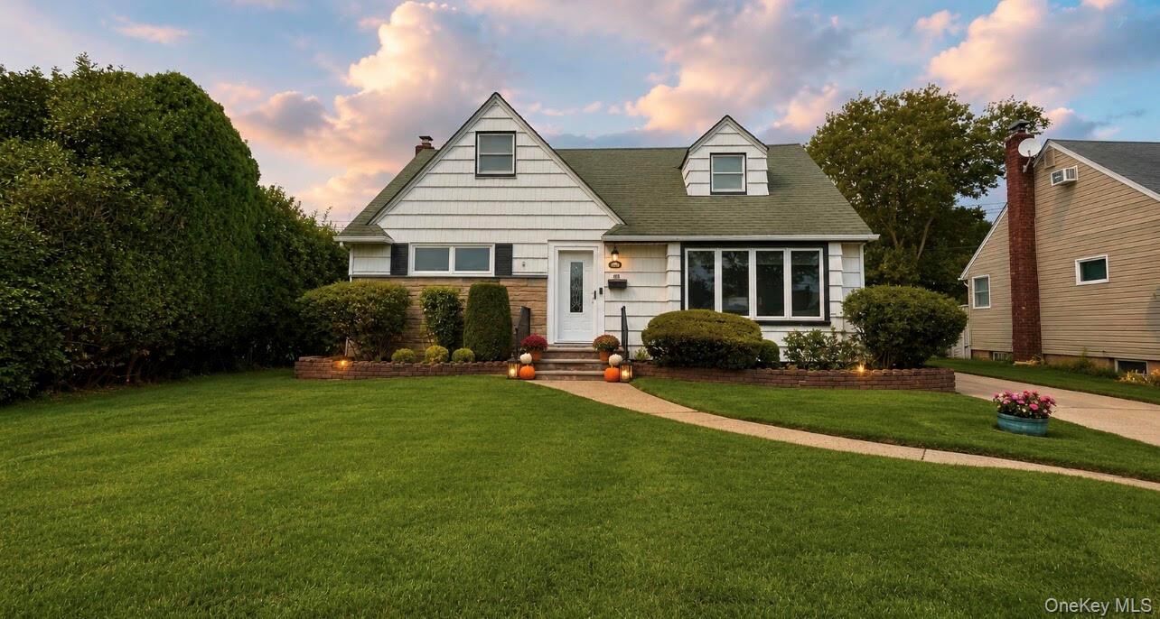 Property Photo: 860 Helene Street NY 11793