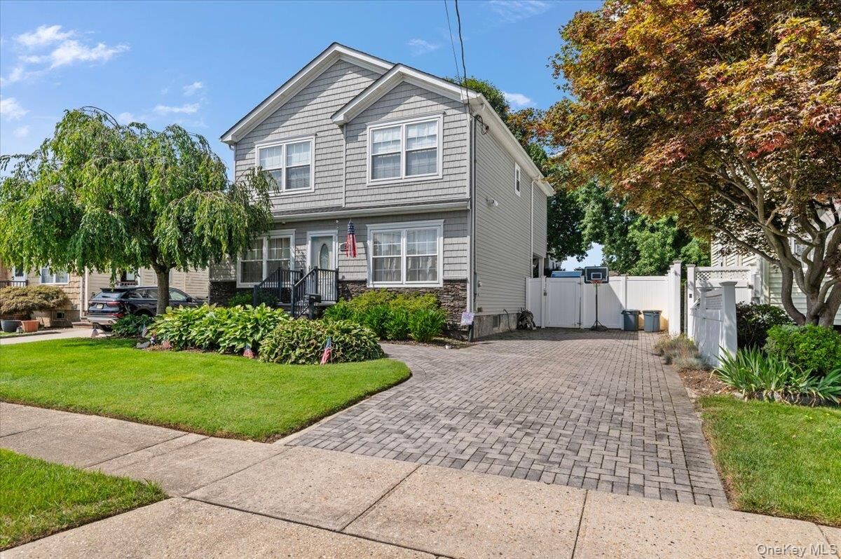 Property Photo:  23 Cambridge Avenue  NY 11714 