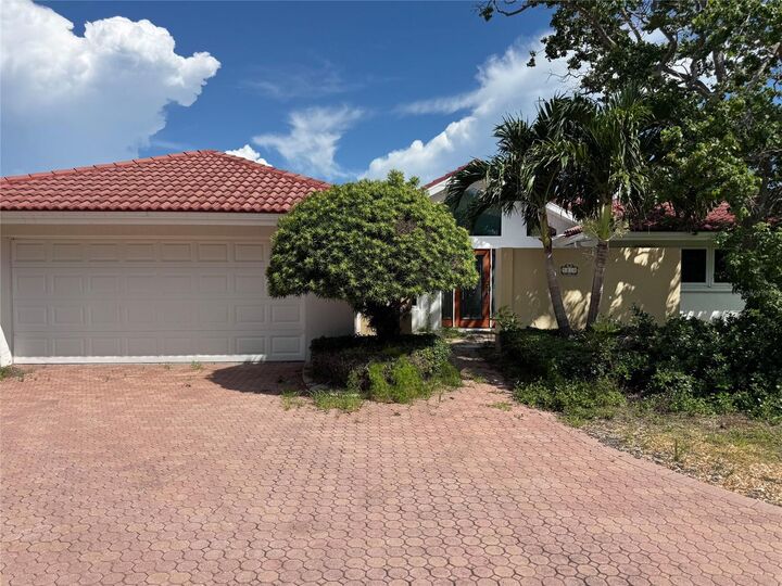 Property Photo:  5810 Bahama Way S  FL 33706 