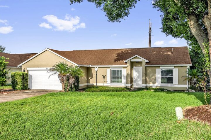 Property Photo: 418 Grovepark Drive FL 33837