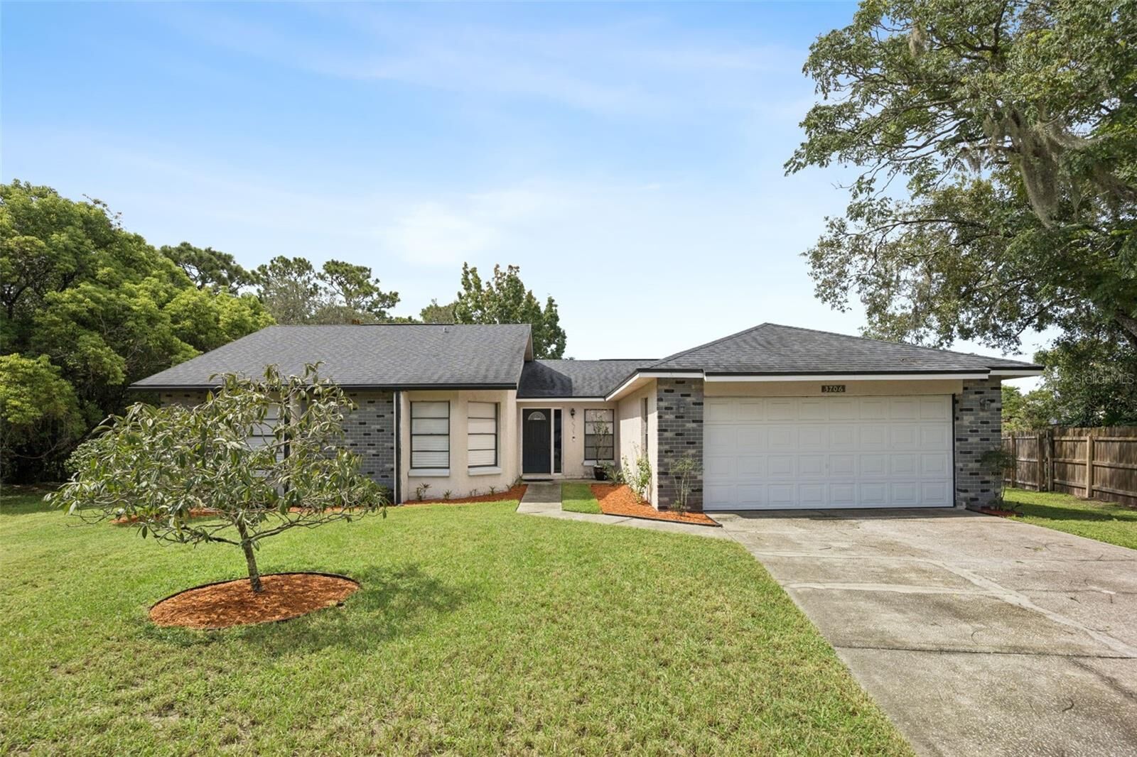 Property Photo:  3706 Valencia Grove Lane  FL 32817 