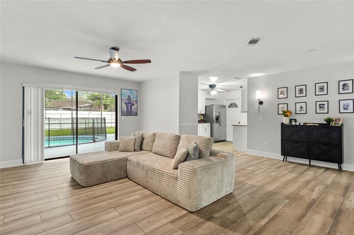 Property Photo: 872 Falkirk Drive FL 32708