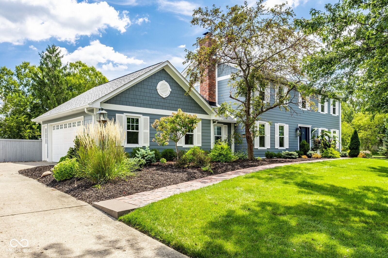 Property Photo:  215 Sherwood Court  IN 46077 