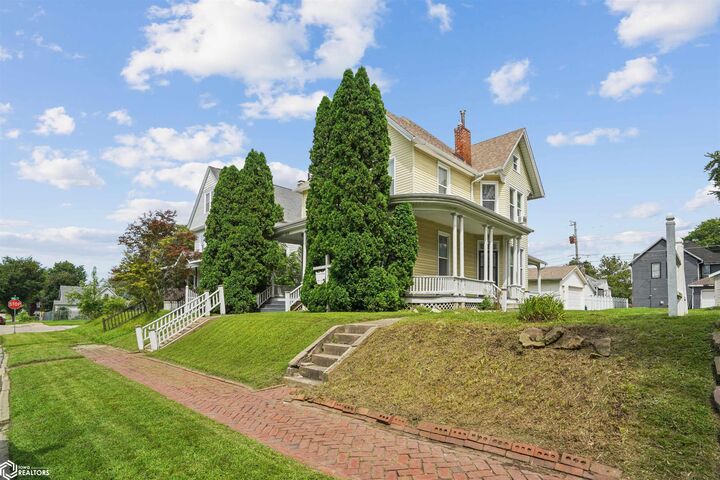 Property Photo:  212 S Gunnison Street  IA 52601 