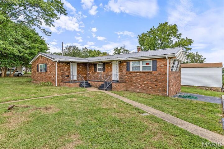 Property Photo:  301 9th Street  MO 63601 