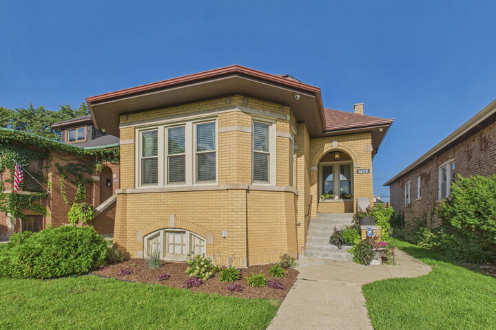 Property Photo:  1625 N Natchez Avenue  IL 60707 