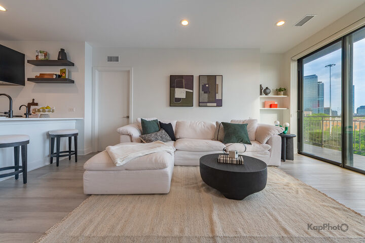 Property Photo: 859 W Erie Street 506 IL 60642