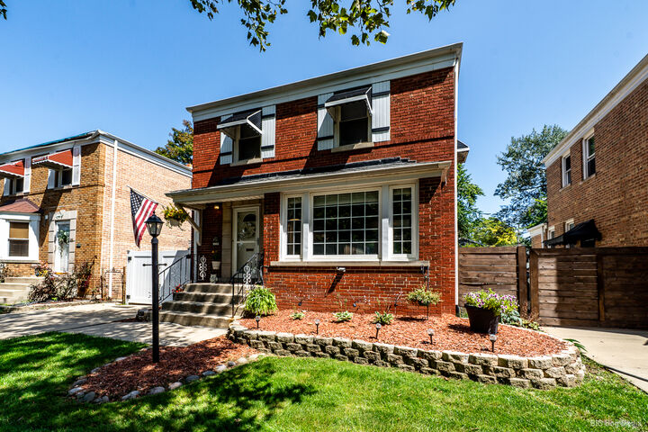 Property Photo:  9905 S Maplewood Avenue  IL 60655 