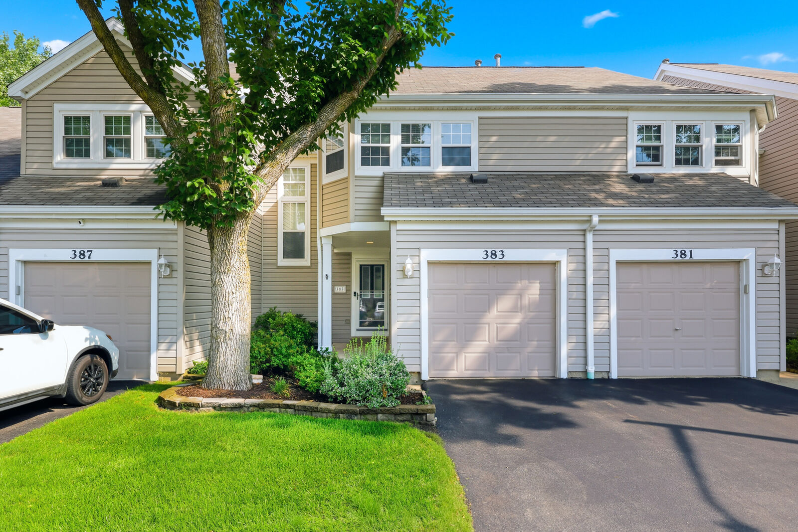 Property Photo:  383 Kerry Court  IL 60188 