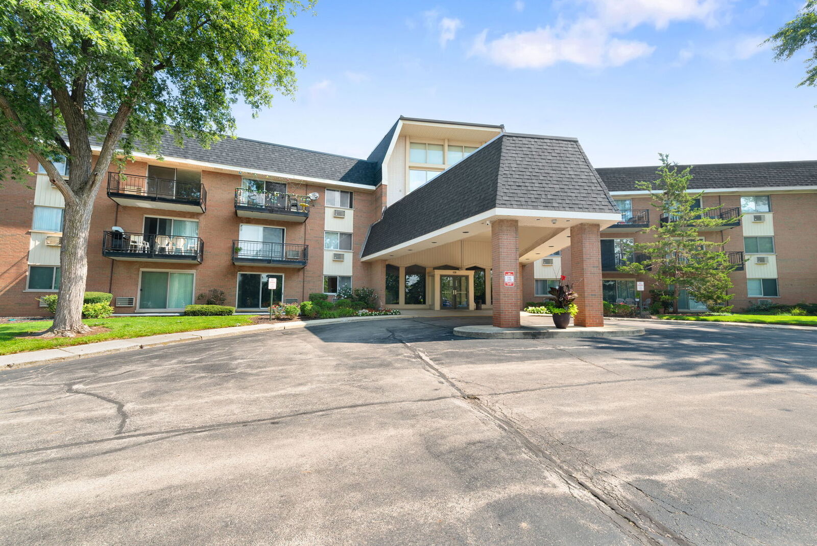 Property Photo: 1198 Royal Glen Drive 101-E IL 60137