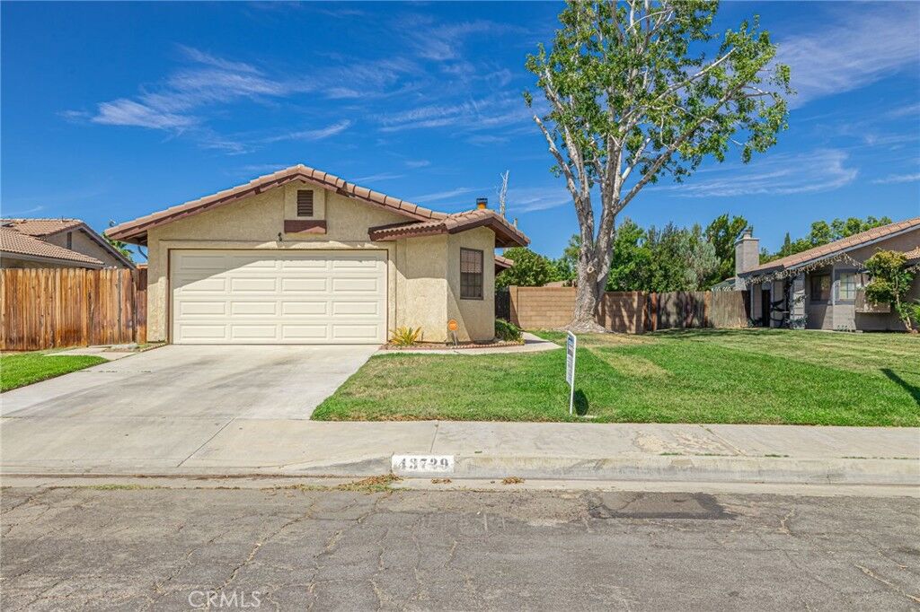 Property Photo:  43729 La Paz  CA 93535 