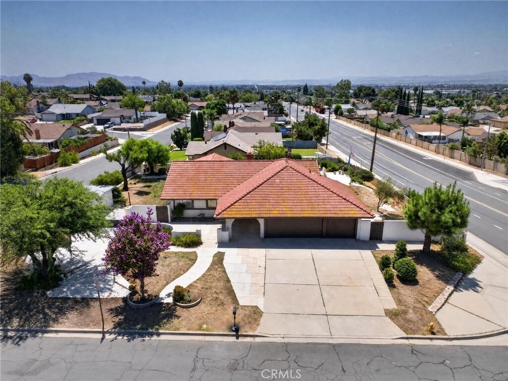 Property Photo:  24515 Skyrock Drive  CA 92557 