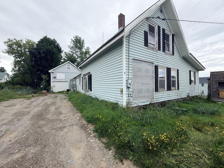 Property Photo:  98 Main Street  ME 04943 