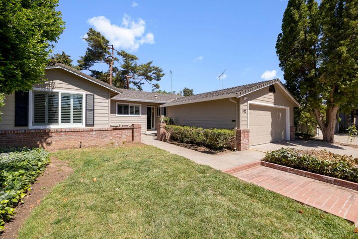 Property Photo: 105 Waterglen Circle CA 95826