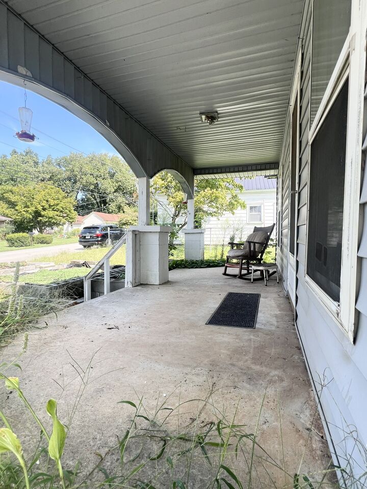 Property Photo:  410 Elm St  TN 37398 