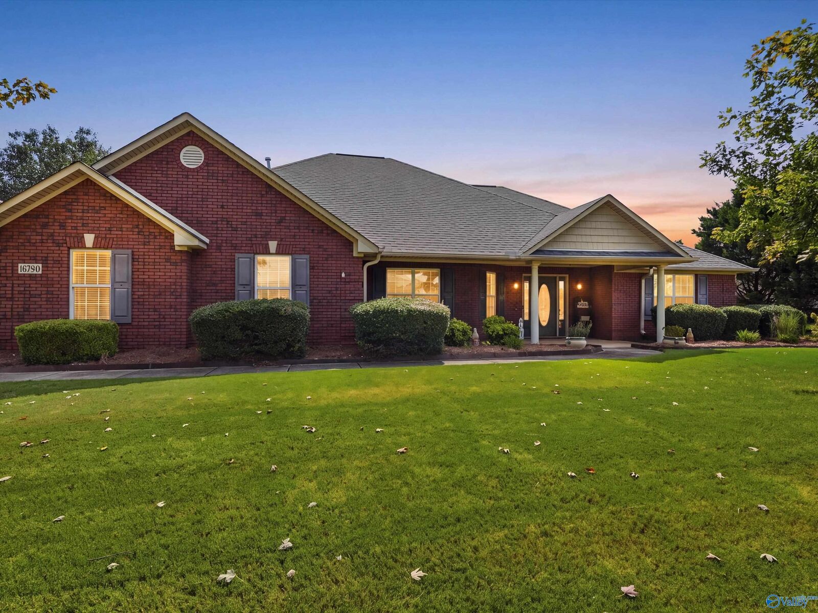 Property Photo: 16740 Bellewood Drive AL 35613
