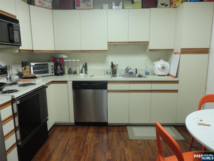 Property Photo:  1436 Westgate Drive  NJ 07024 