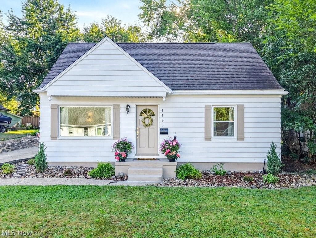 Property Photo: 1195 Sawyer Avenue OH 44310