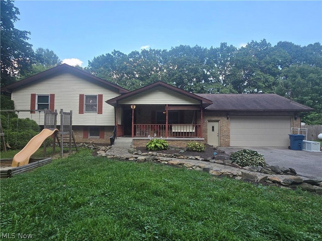 Property Photo: 1185 Ellsworth Bailey Road SW OH 44481