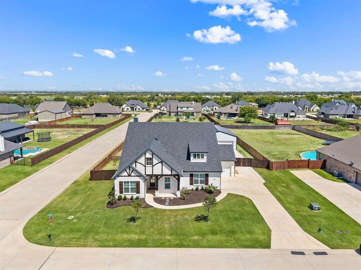 Property Photo: 8908 Lazy Oak Drive TX 76247