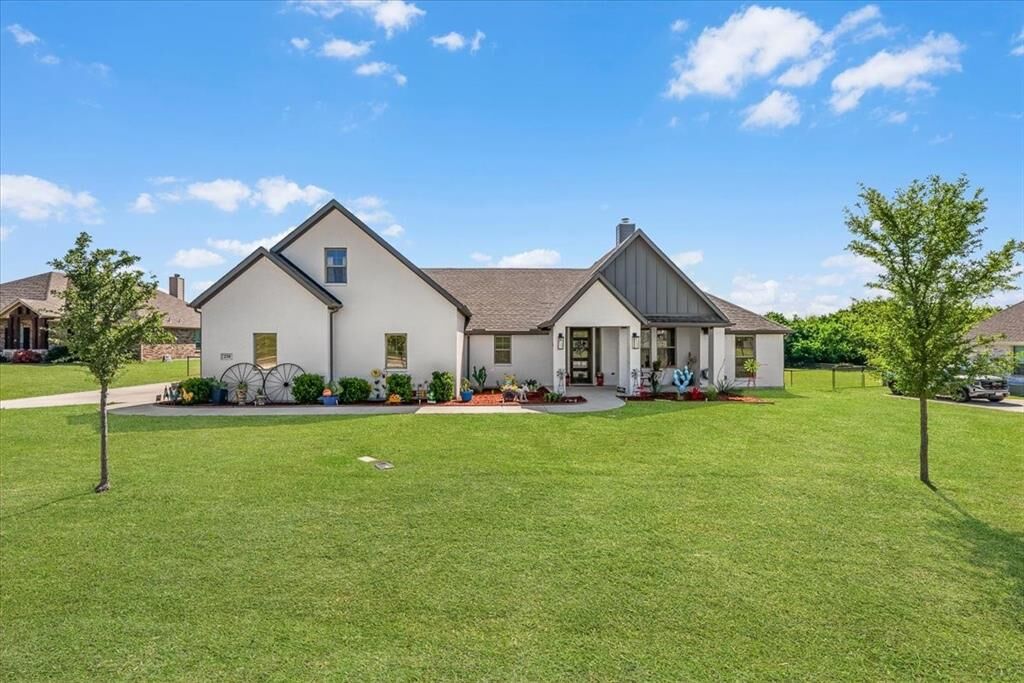 Property Photo: 250 Odell Road TX 76082